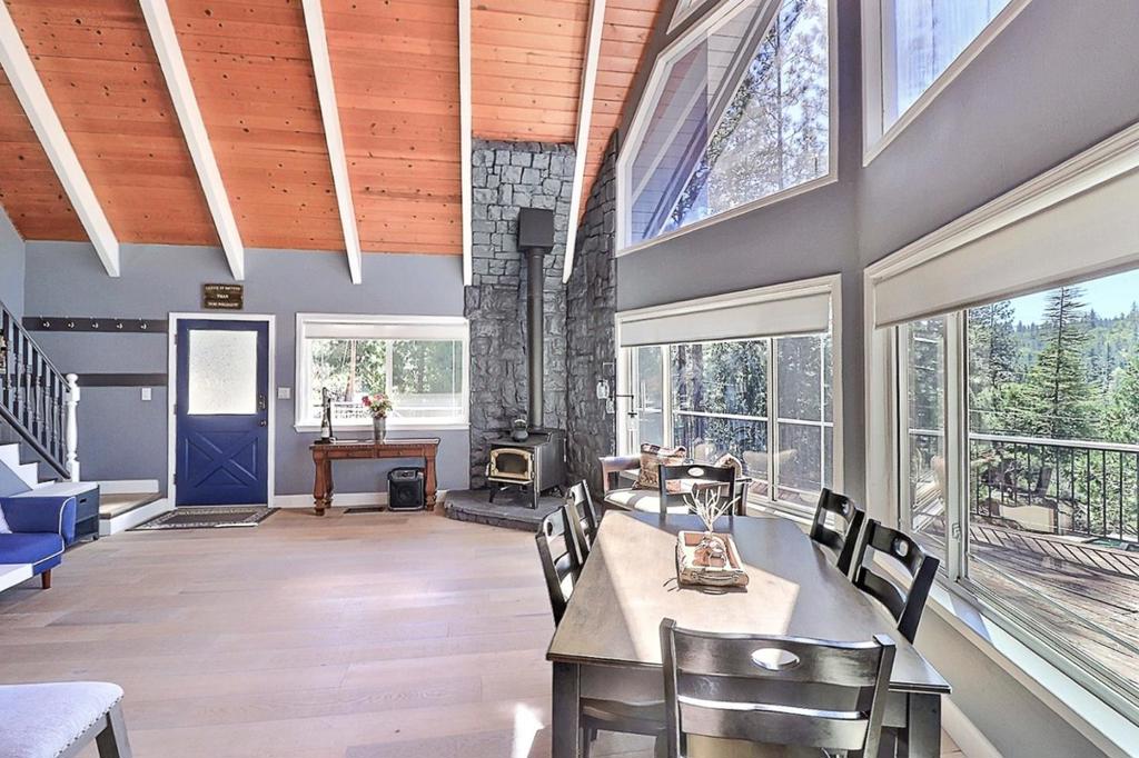 20135 Pine Mountain Dr, Groveland, CA 95321