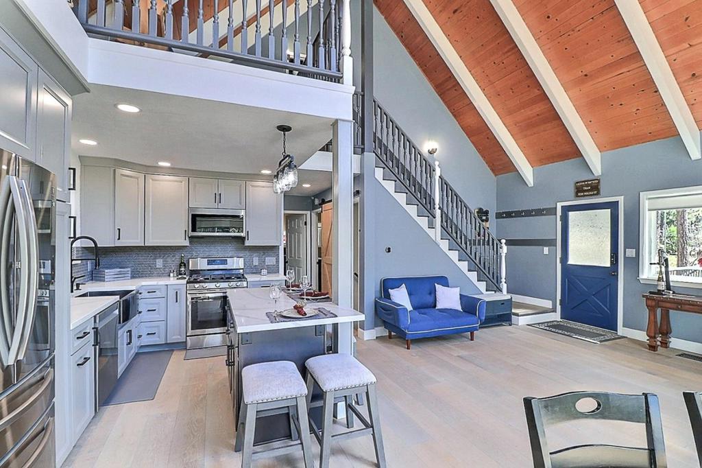 20135 Pine Mountain Dr, Groveland, CA 95321