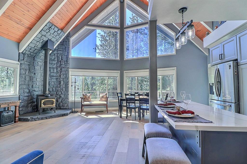 20135 Pine Mountain Dr, Groveland, CA 95321