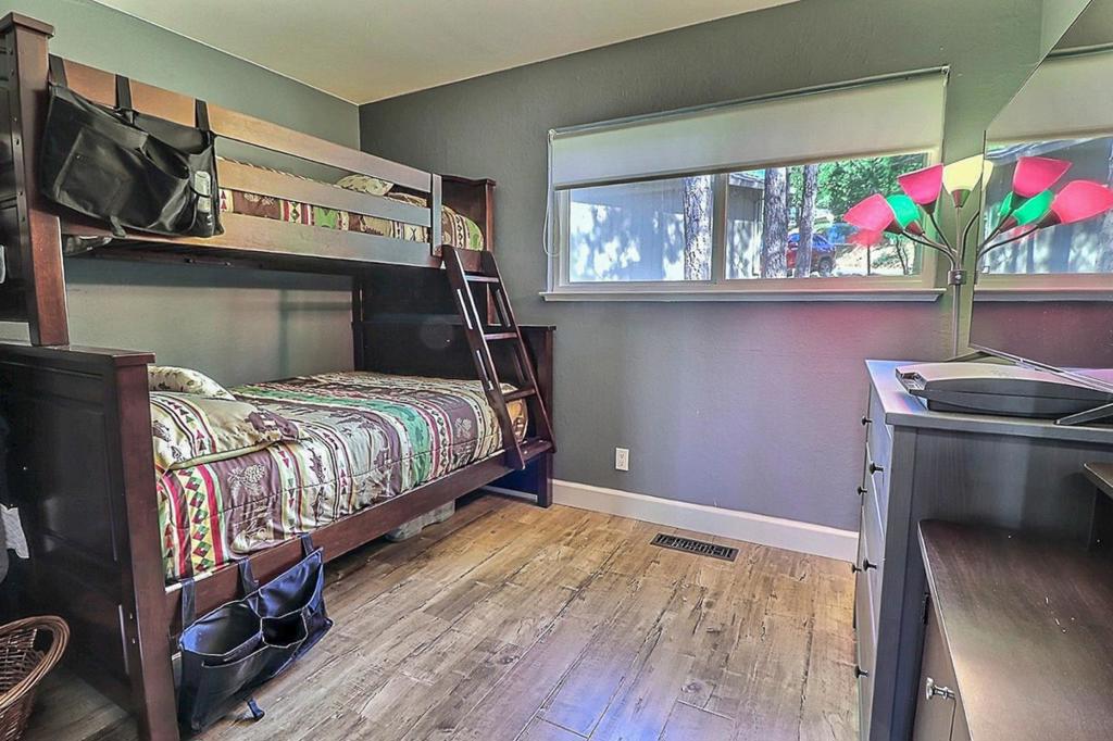 20135 Pine Mountain Dr, Groveland, CA 95321