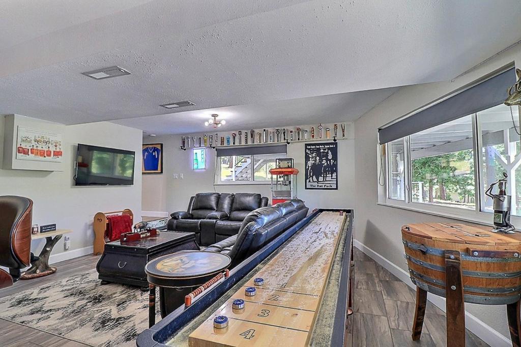 20135 Pine Mountain Dr, Groveland, CA 95321