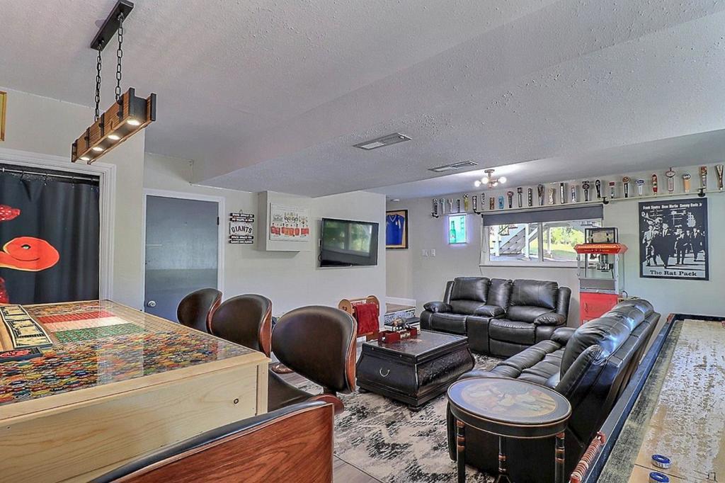 20135 Pine Mountain Dr, Groveland, CA 95321