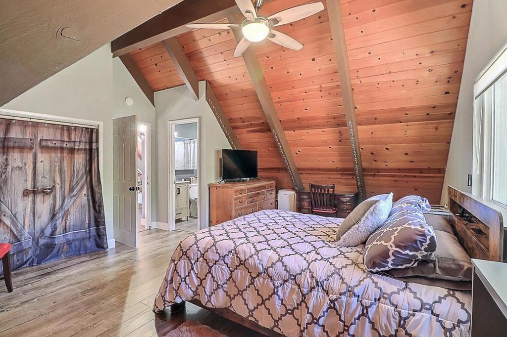 20135 Pine Mountain Dr, Groveland, CA 95321