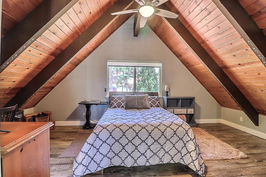 20135 Pine Mountain Dr, Groveland, CA 95321