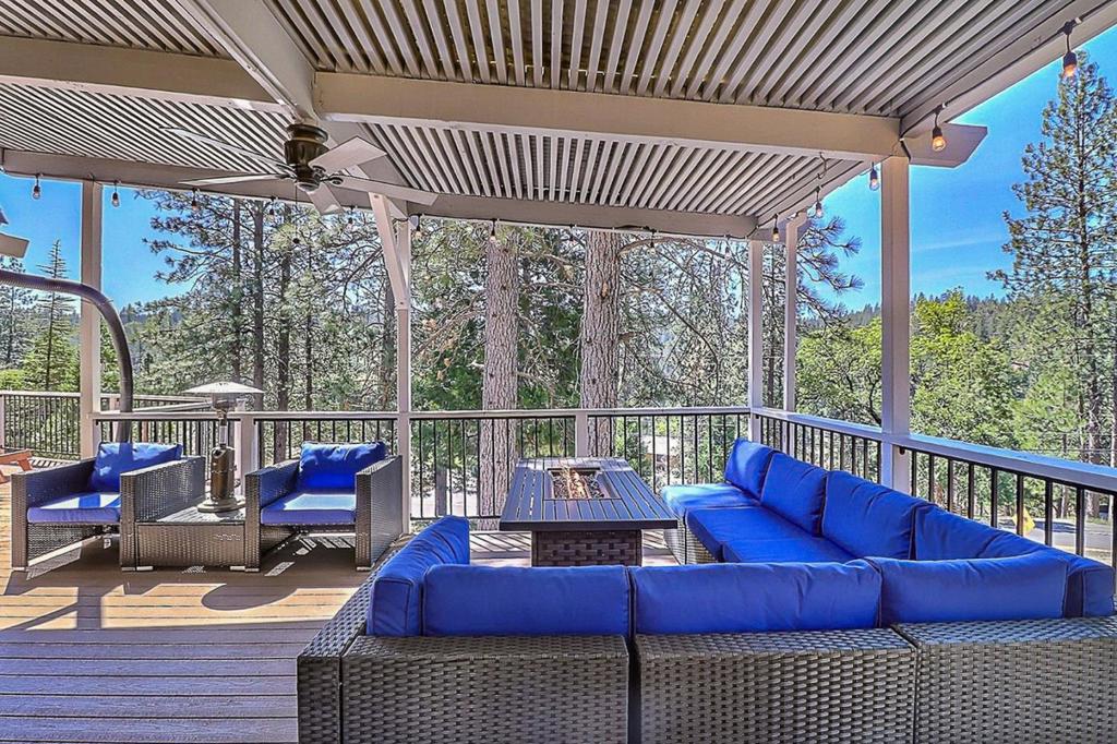 20135 Pine Mountain Dr, Groveland, CA 95321