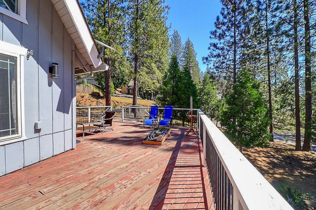 20135 Pine Mountain Dr, Groveland, CA 95321
