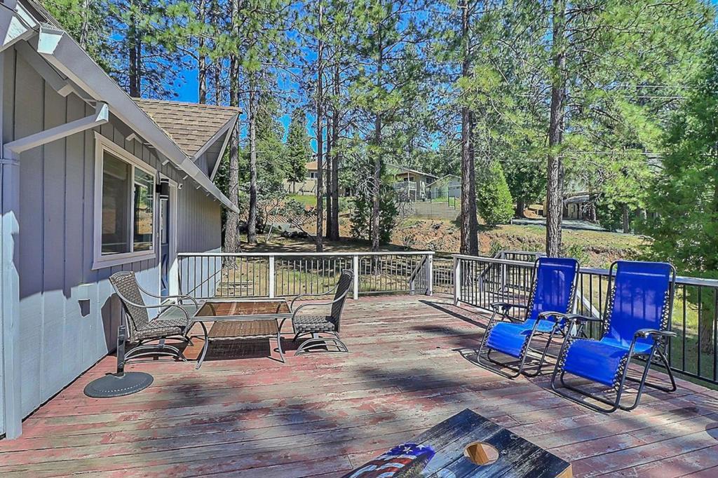 20135 Pine Mountain Dr, Groveland, CA 95321
