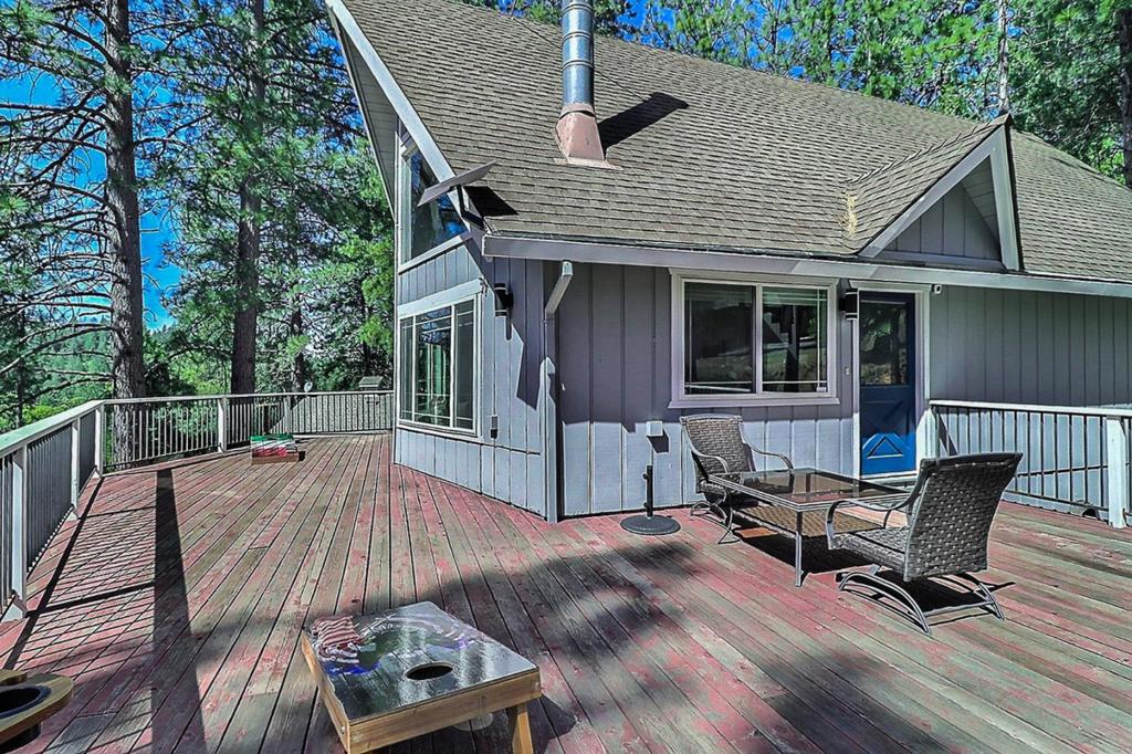 20135 Pine Mountain Dr, Groveland, CA 95321