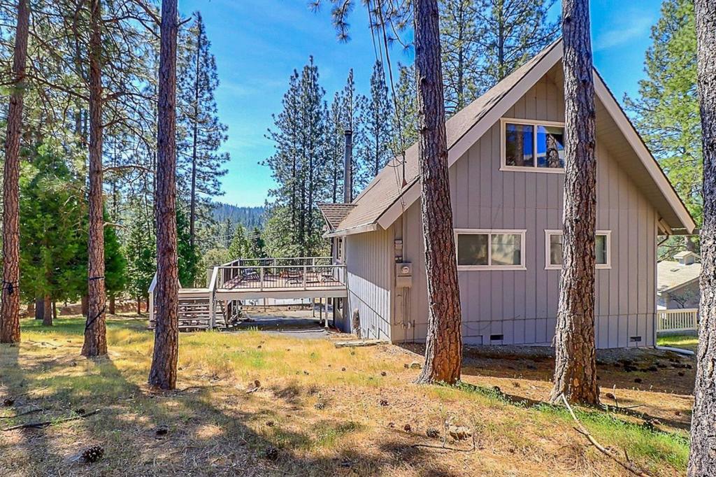 20135 Pine Mountain Dr, Groveland, CA 95321