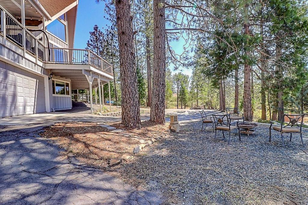 20135 Pine Mountain Dr, Groveland, CA 95321
