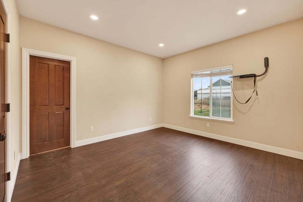 5317 Mesa Dr, Oakdale, CA 95361