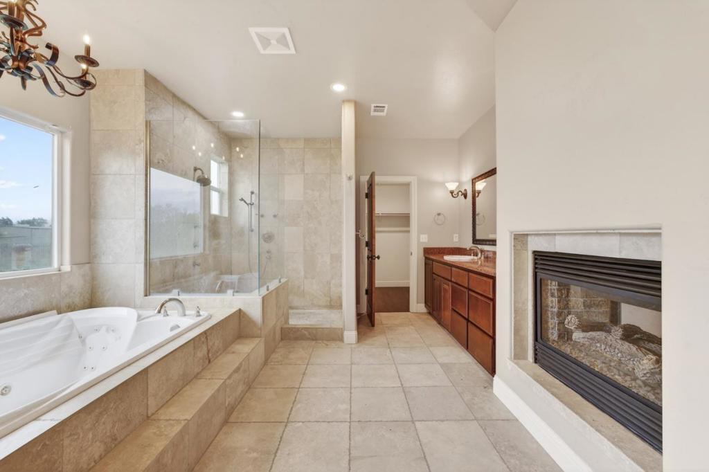 5317 Mesa Dr, Oakdale, CA 95361