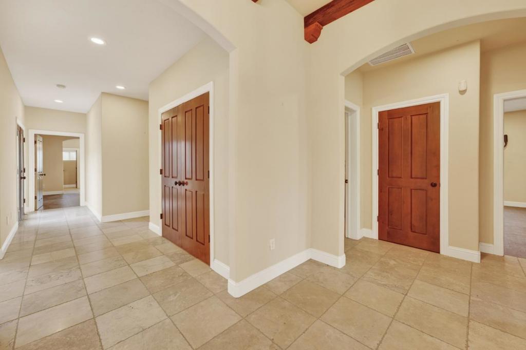 5317 Mesa Dr, Oakdale, CA 95361