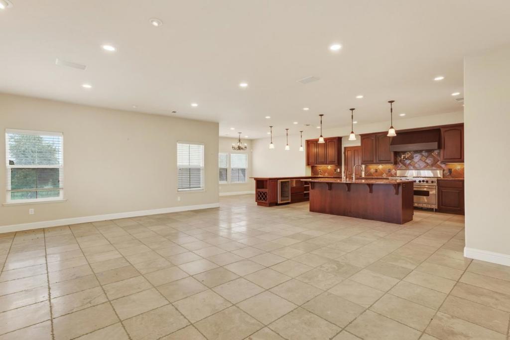 5317 Mesa Dr, Oakdale, CA 95361