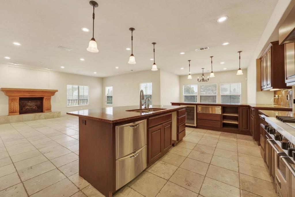 5317 Mesa Dr, Oakdale, CA 95361