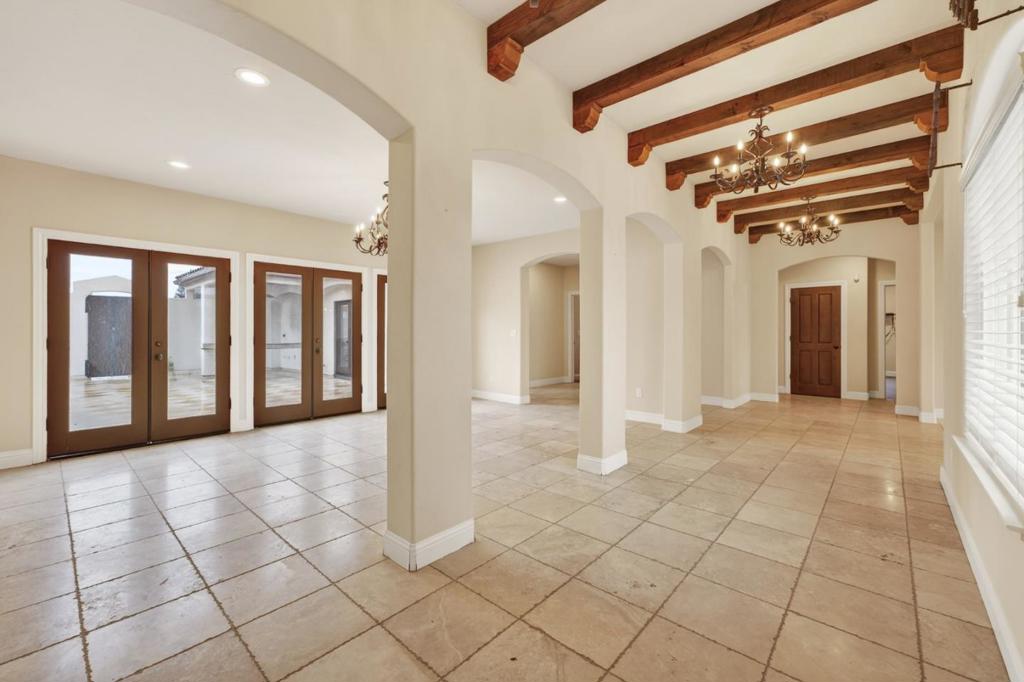 5317 Mesa Dr, Oakdale, CA 95361