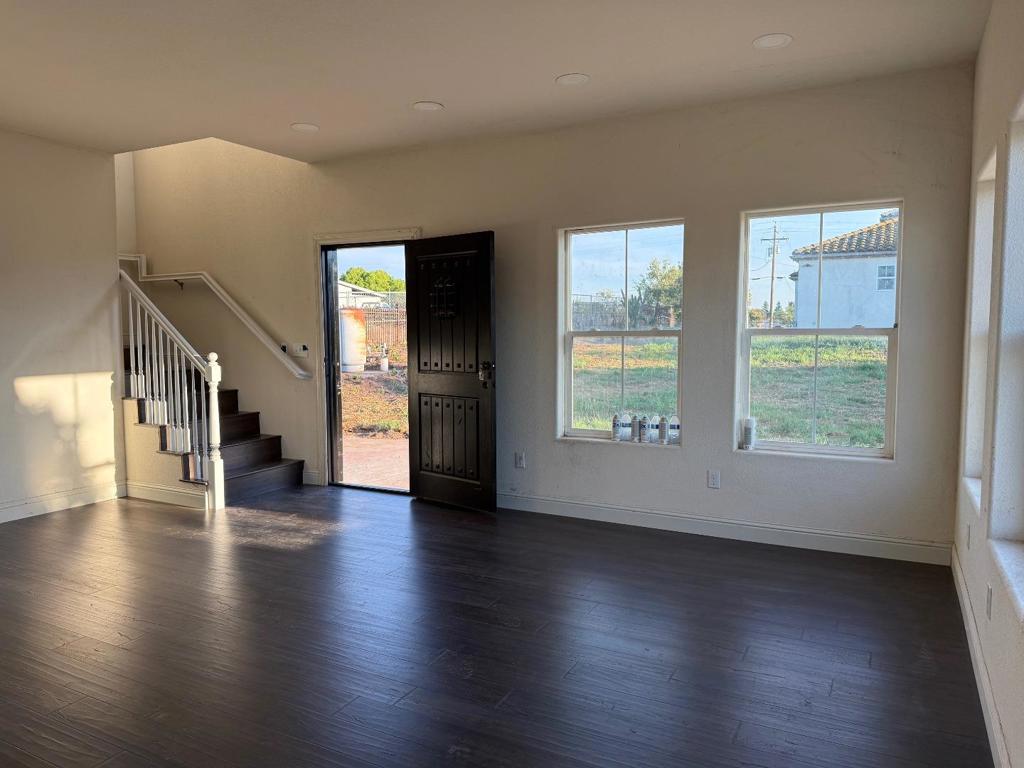 5317 Mesa Dr, Oakdale, CA 95361