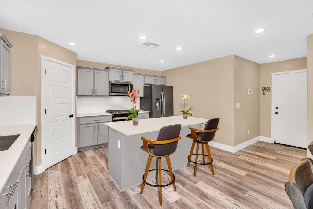 409 Sansoni St, Los Banos, CA 93635