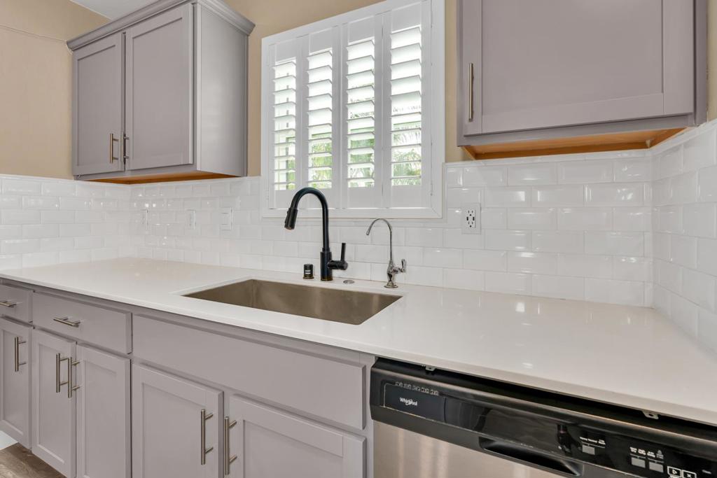 409 Sansoni St, Los Banos, CA 93635