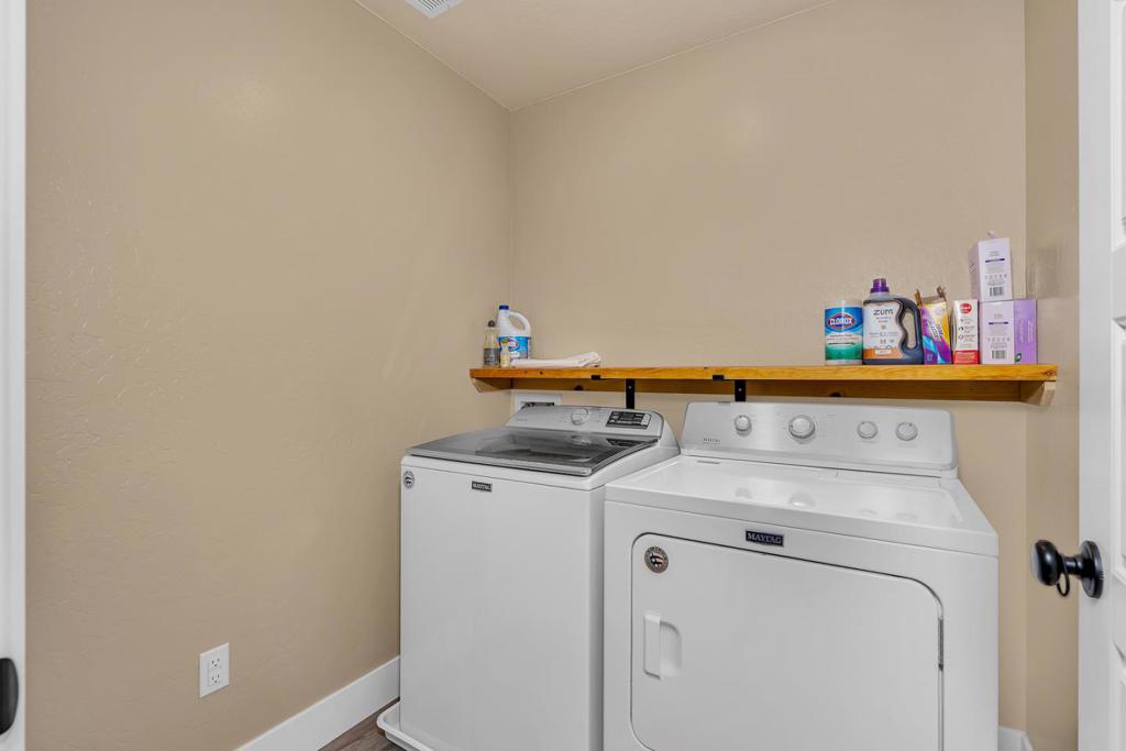 409 Sansoni St, Los Banos, CA 93635