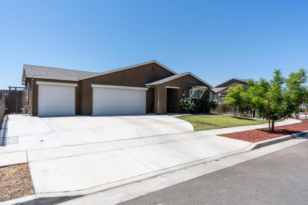 1807 Patricia Ct, Los Banos, CA 93635