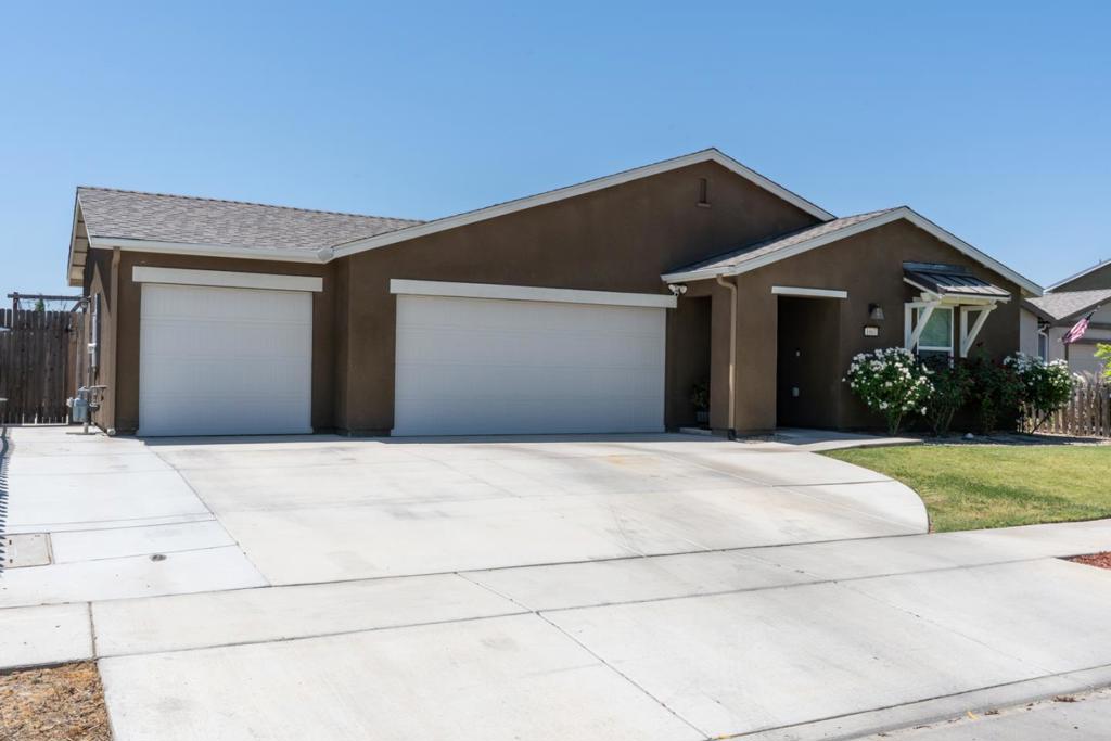 1807 Patricia Ct, Los Banos, CA 93635