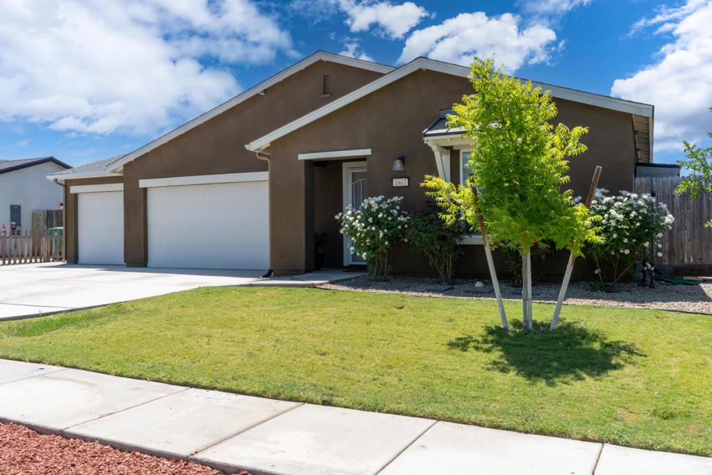 1807 Patricia Ct, Los Banos, CA 93635