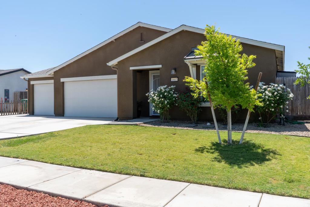 1807 Patricia Ct, Los Banos, CA 93635