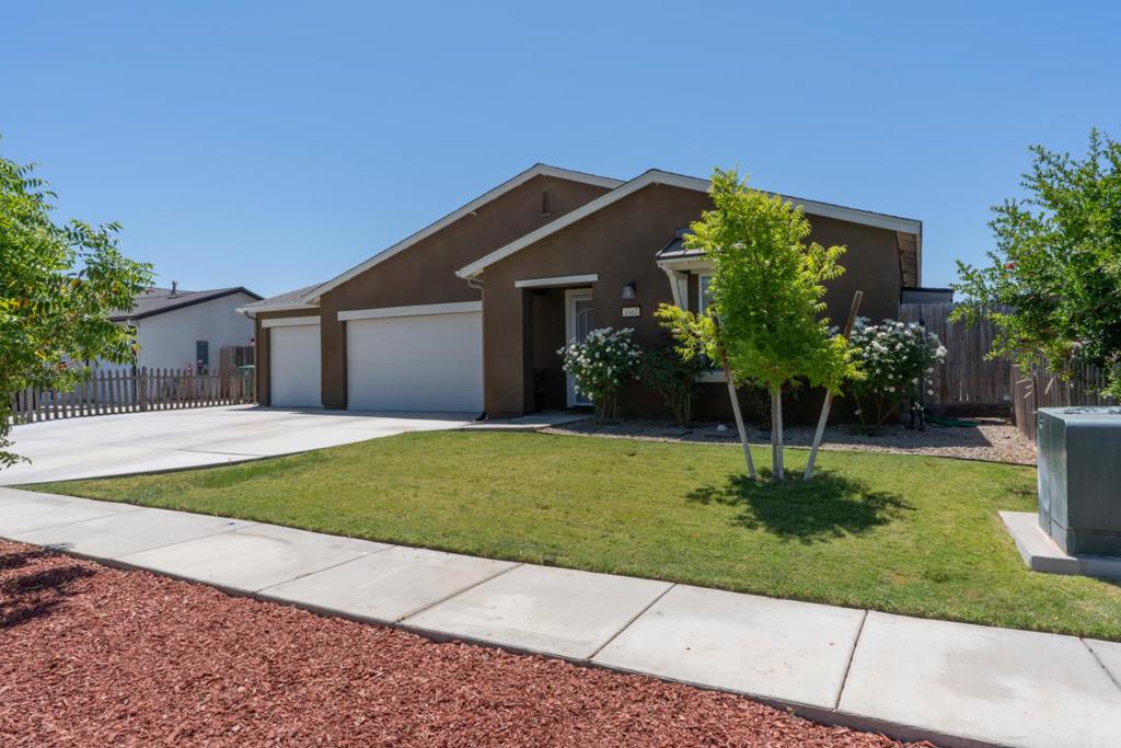 1807 Patricia Ct, Los Banos, CA 93635
