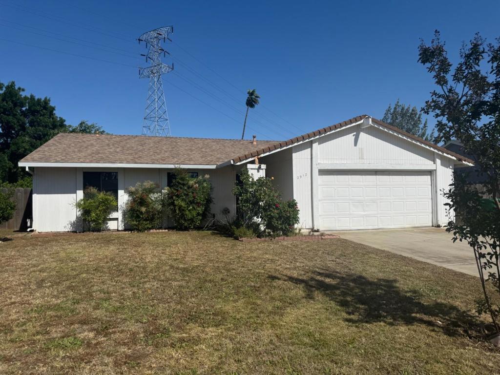 2912 Secretariat Dr, Atwater, CA 95301