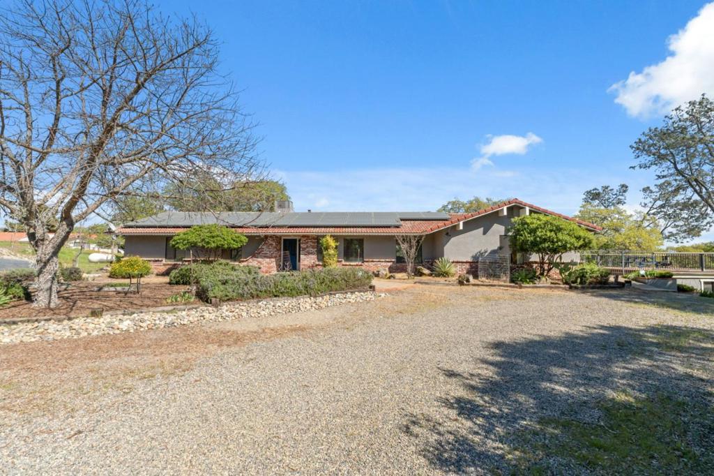 29667 Meadow Ln, Coarsegold, CA 93614