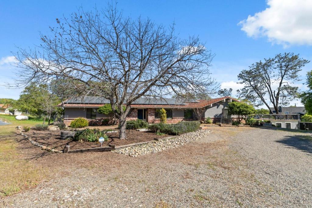 29667 Meadow Ln, Coarsegold, CA 93614