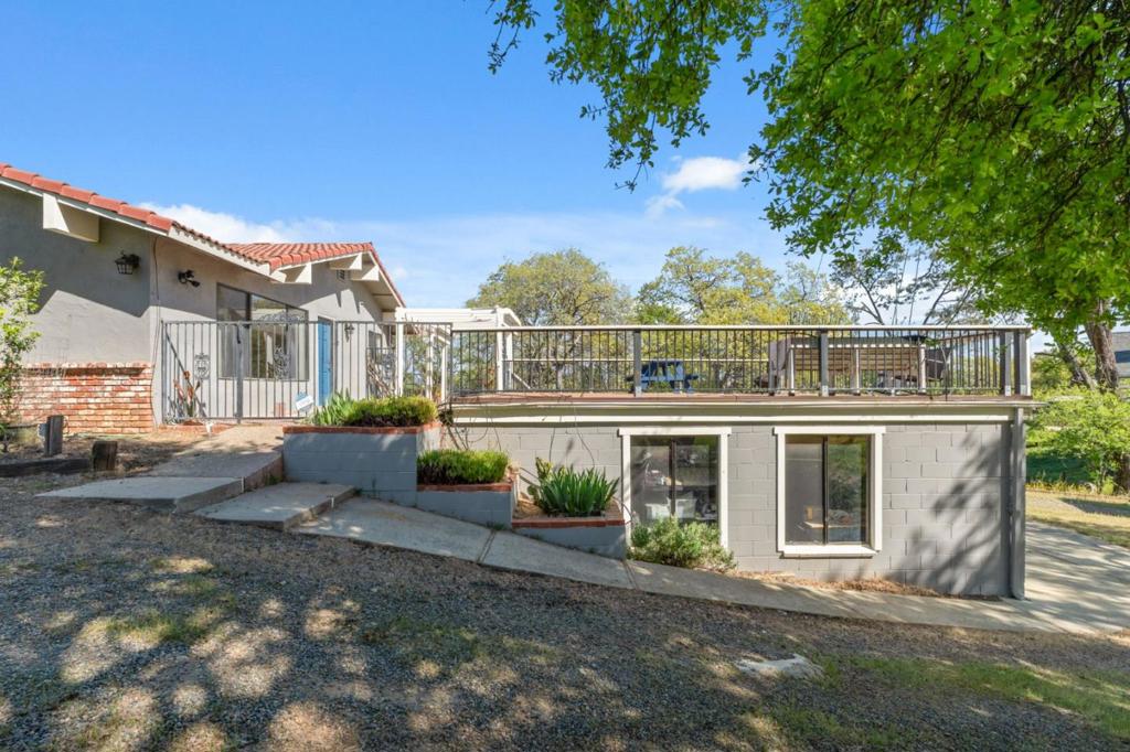 29667 Meadow Ln, Coarsegold, CA 93614