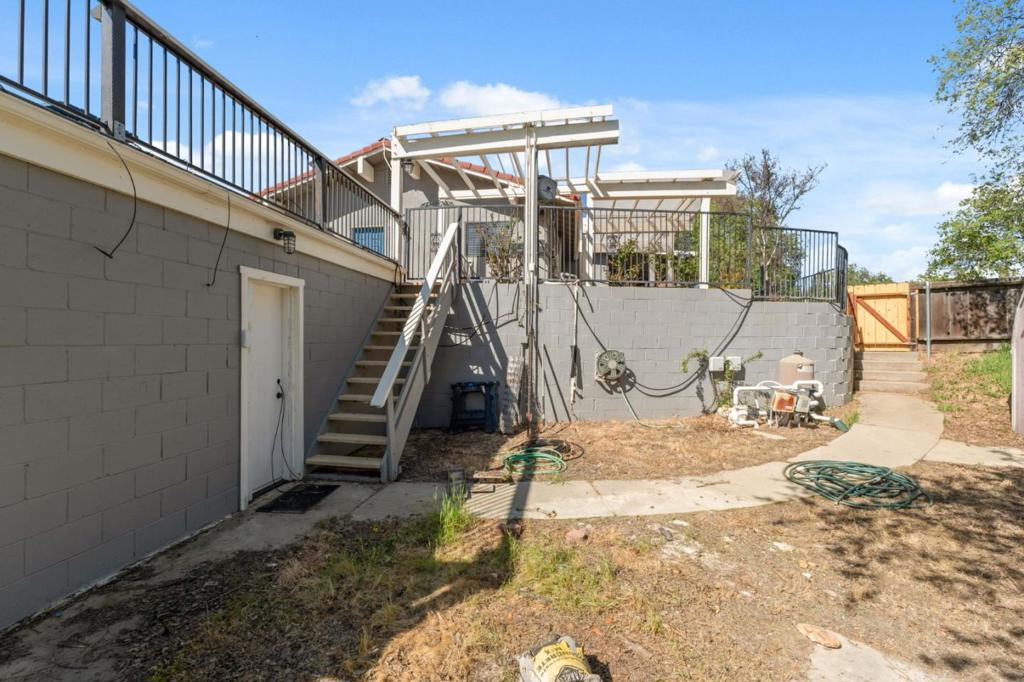 29667 Meadow Ln, Coarsegold, CA 93614