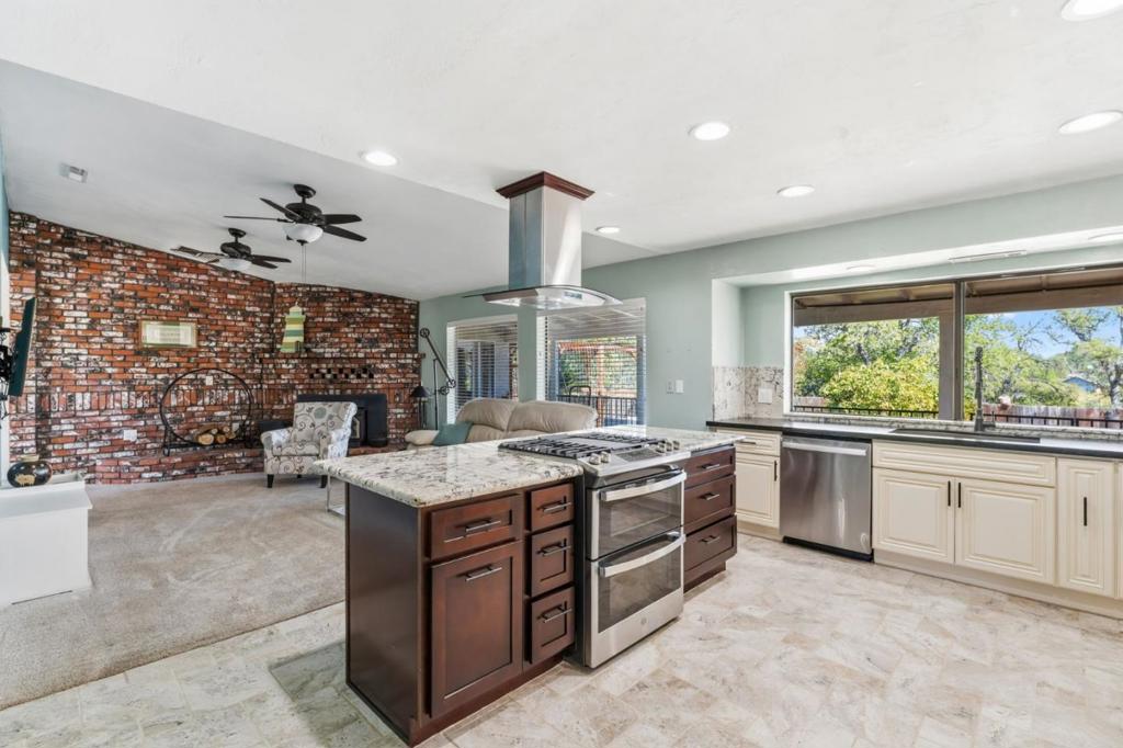 29667 Meadow Ln, Coarsegold, CA 93614