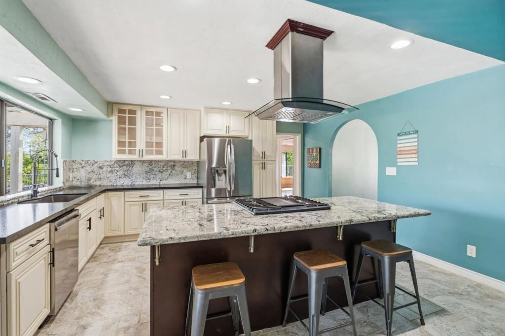 29667 Meadow Ln, Coarsegold, CA 93614