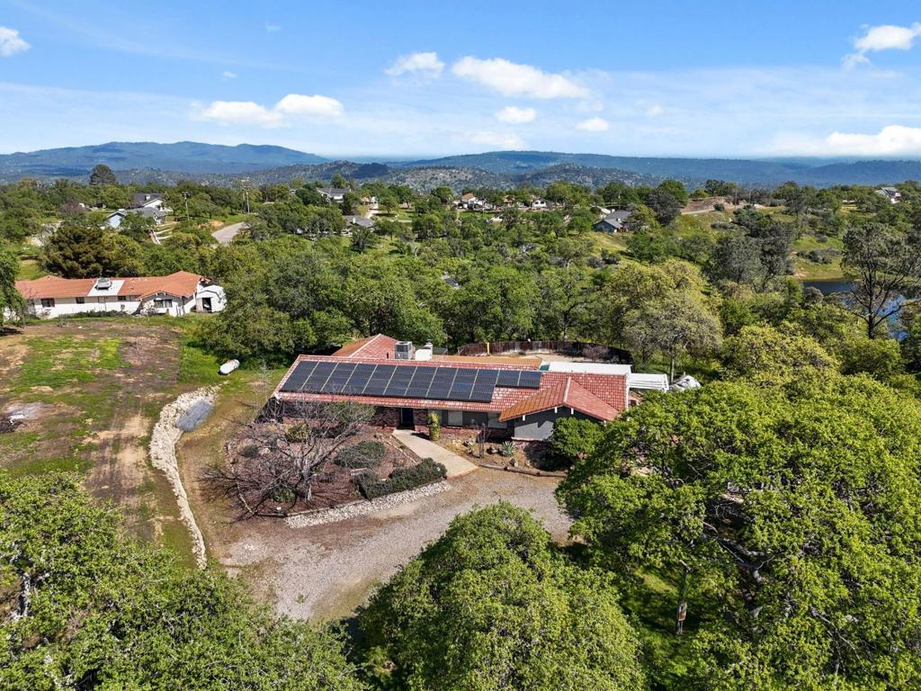 29667 Meadow Ln, Coarsegold, CA 93614