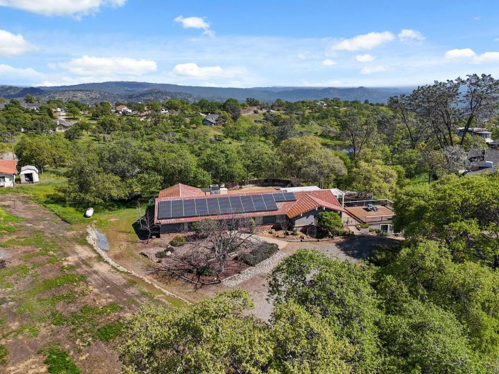 29667 Meadow Ln, Coarsegold, CA 93614