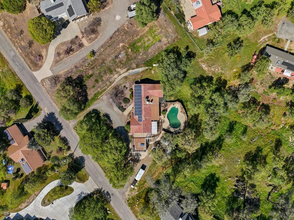 29667 Meadow Ln, Coarsegold, CA 93614