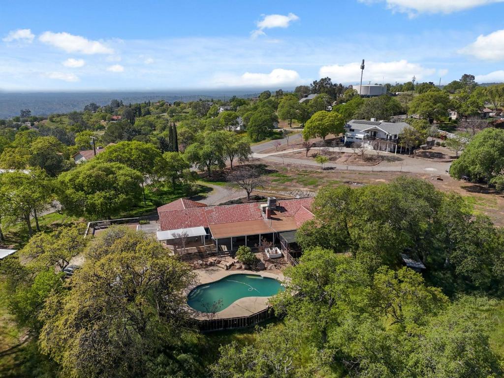 29667 Meadow Ln, Coarsegold, CA 93614