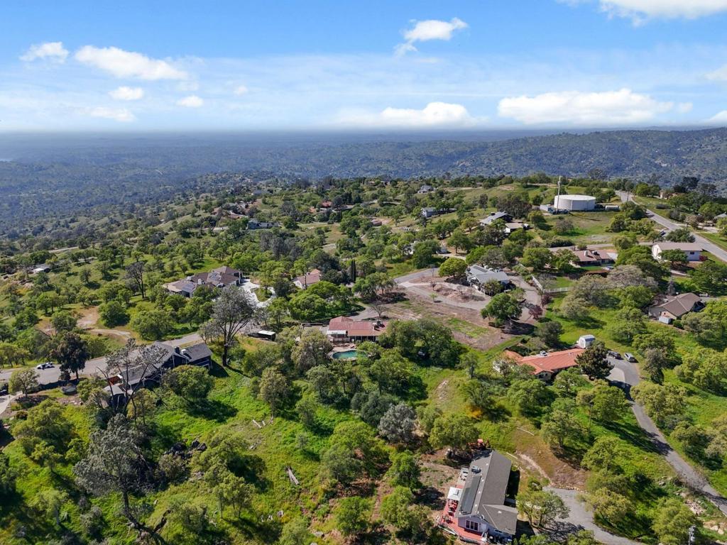 29667 Meadow Ln, Coarsegold, CA 93614