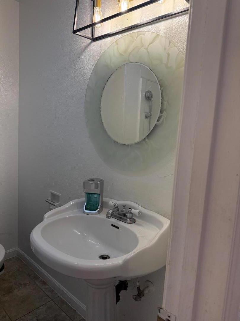 1133 Topaz Dr, Manteca, CA 95336