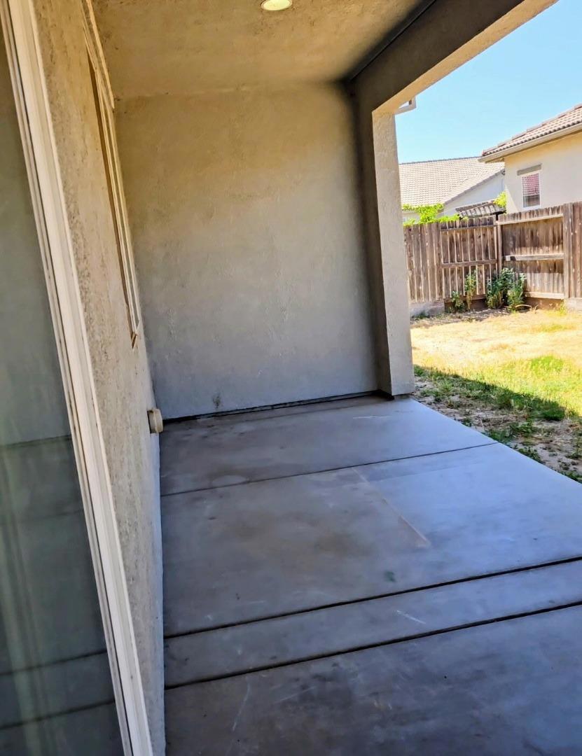 253 Lilac Ln, Livingston, CA 95334