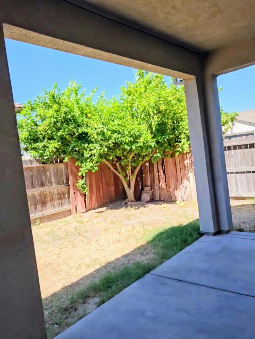 253 Lilac Ln, Livingston, CA 95334