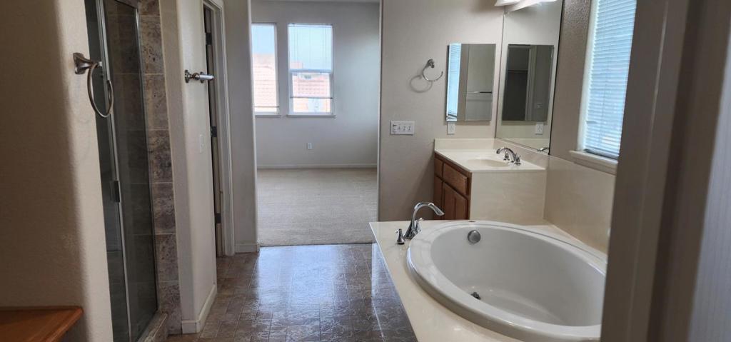 253 Lilac Ln, Livingston, CA 95334