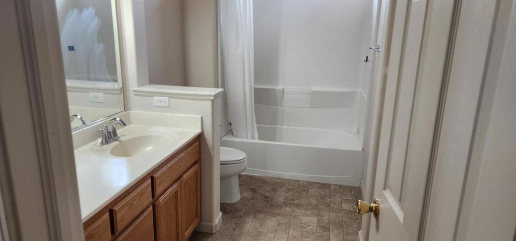 253 Lilac Ln, Livingston, CA 95334