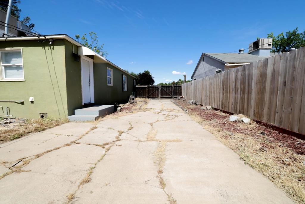 360 E 19th St, Merced, CA 95340