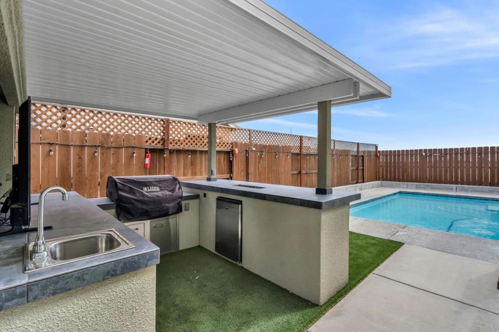 1436 FREESTONE Rd, Manteca, CA 95337