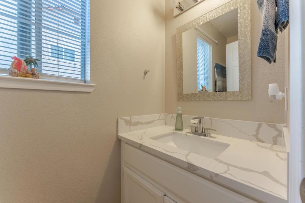 3712 Blaker Rd, Ceres, CA 95307