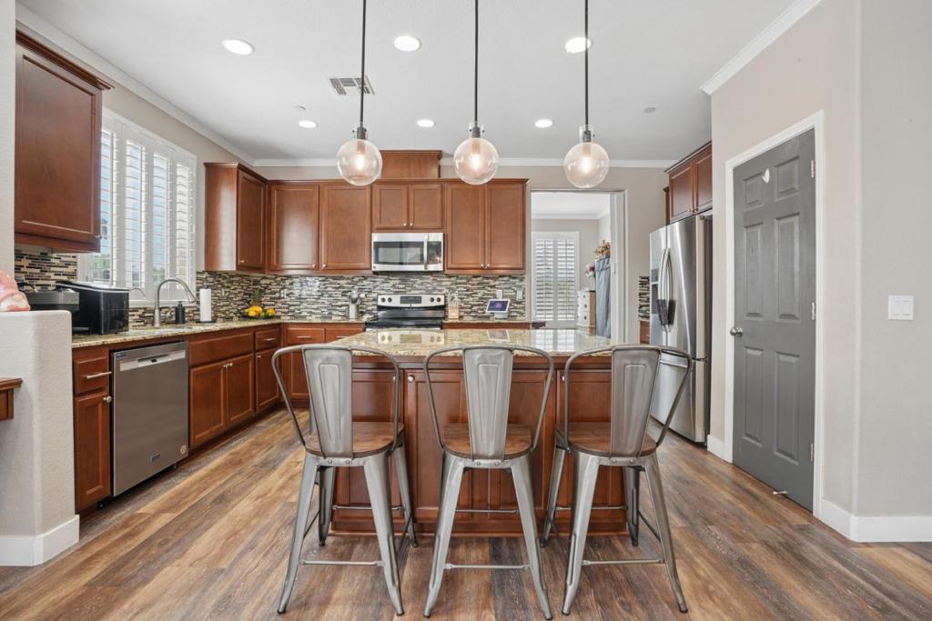 1112 Walshford Ct, Newman, CA 95360